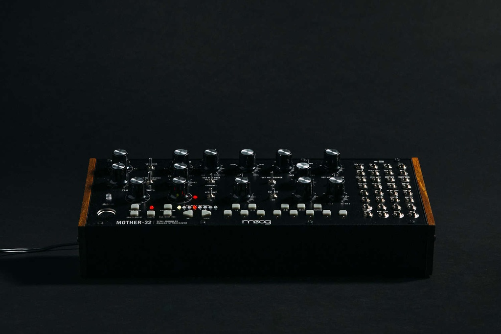 MOOG Mother 32 