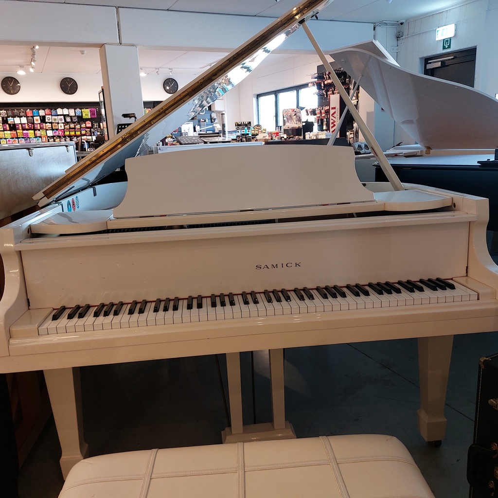 Samick SG172 Vleugel (tweedehands)